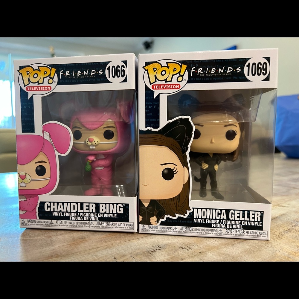 Funko pop Friends: Monica Geller and Chandler bing